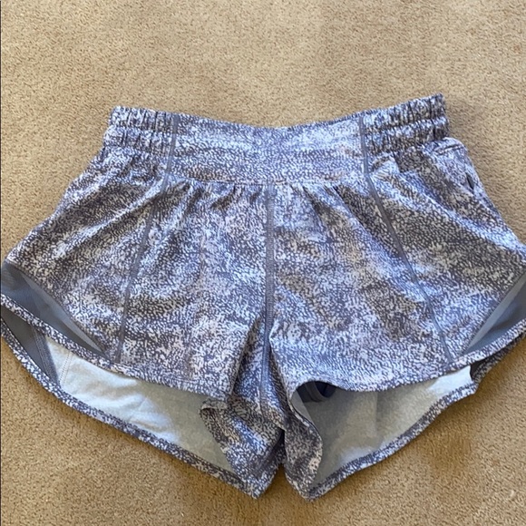 Lululemon hotty hot shorts collection - Picture 5 of 5